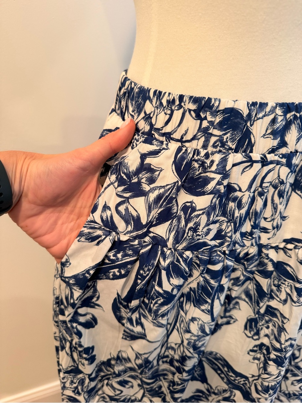 Abercrombie & Fitch Blue and White Floral Maxi Skirt - Picture 3 of 4